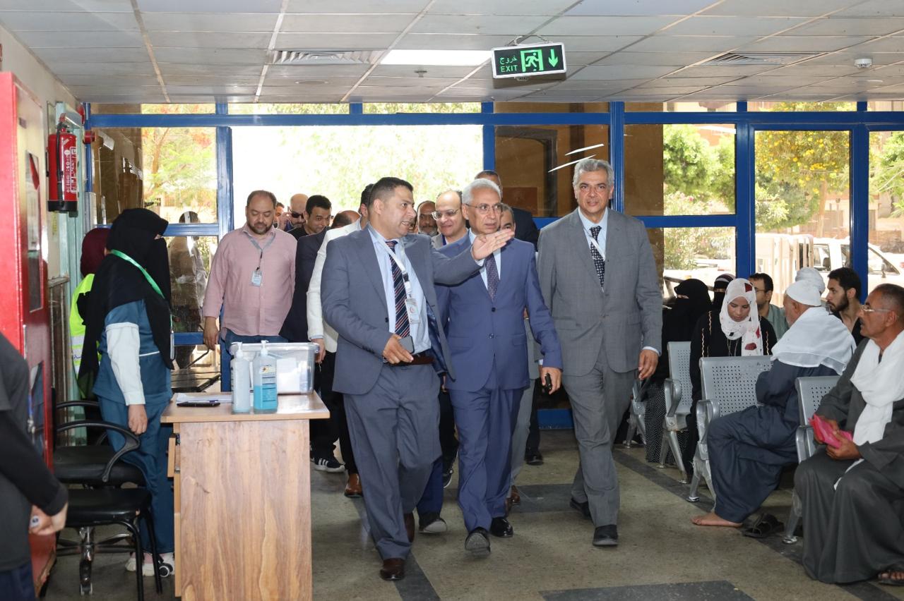 فرحات يتفقد احدى المستشفيات فرحات يتفقد احدى المستشفيات